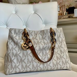 Cynthia Shoulder Michael Kors Medium Bag